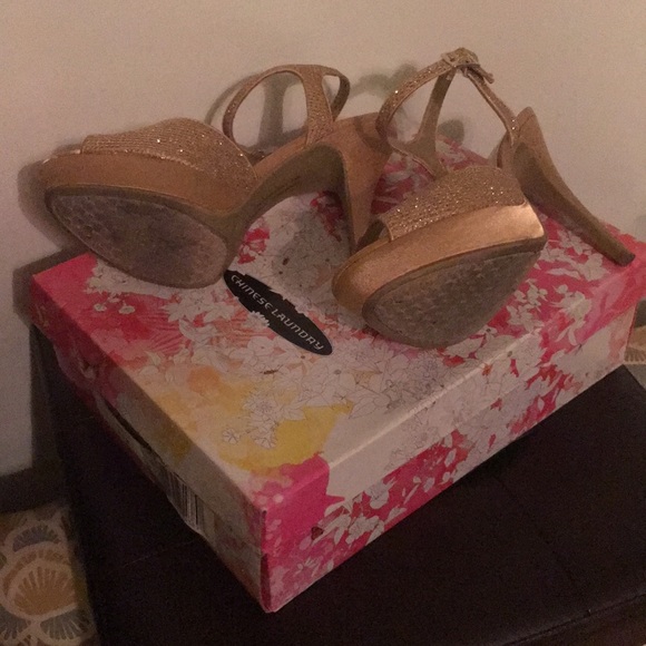 Chinese Laundry Platform Sandals - Picture 5 of 5